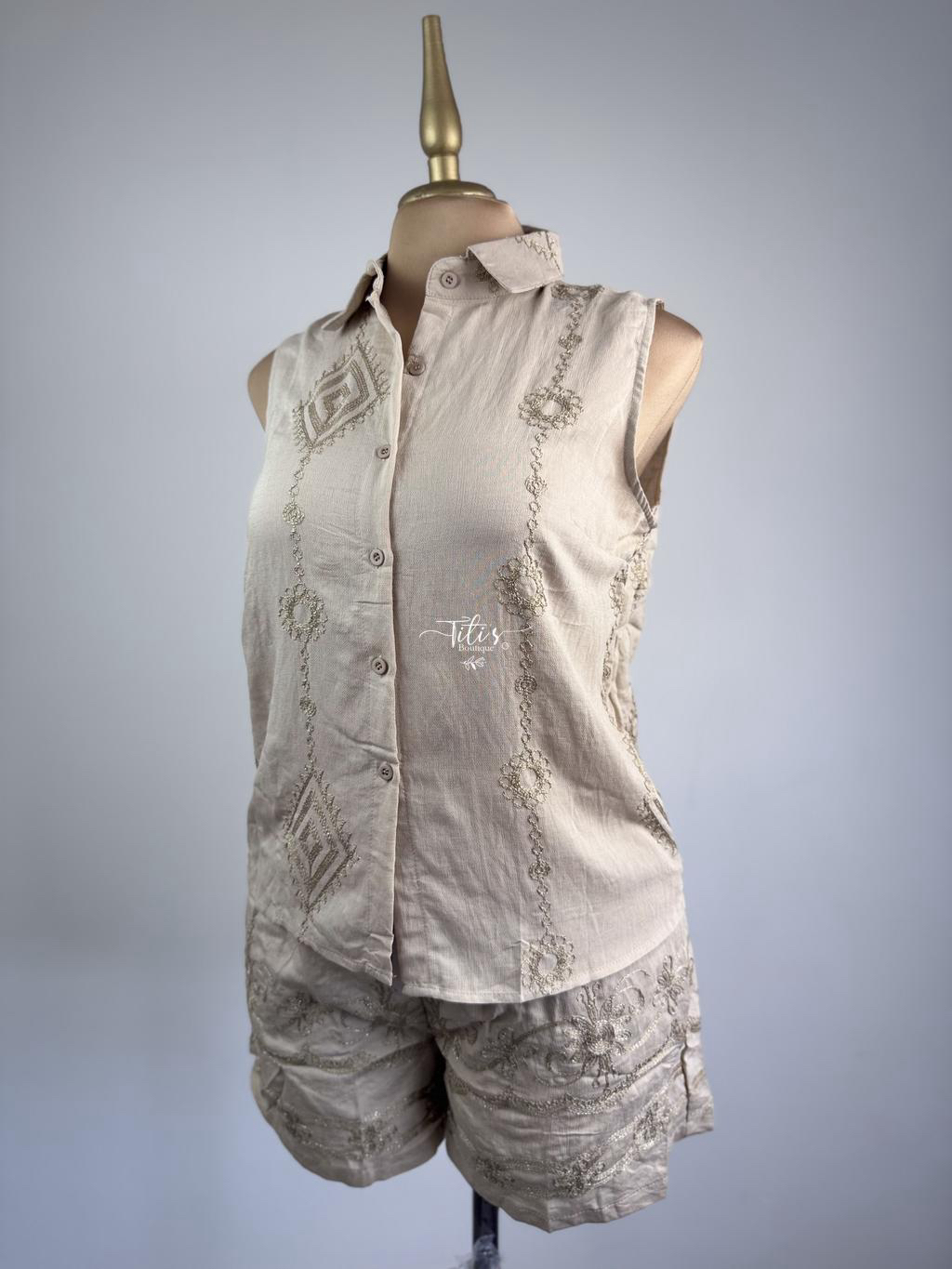 Conjunto Shorts Bordado Oro Beige