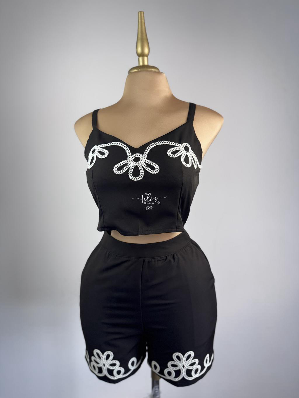 Conjunto Shorts Bordado Negro