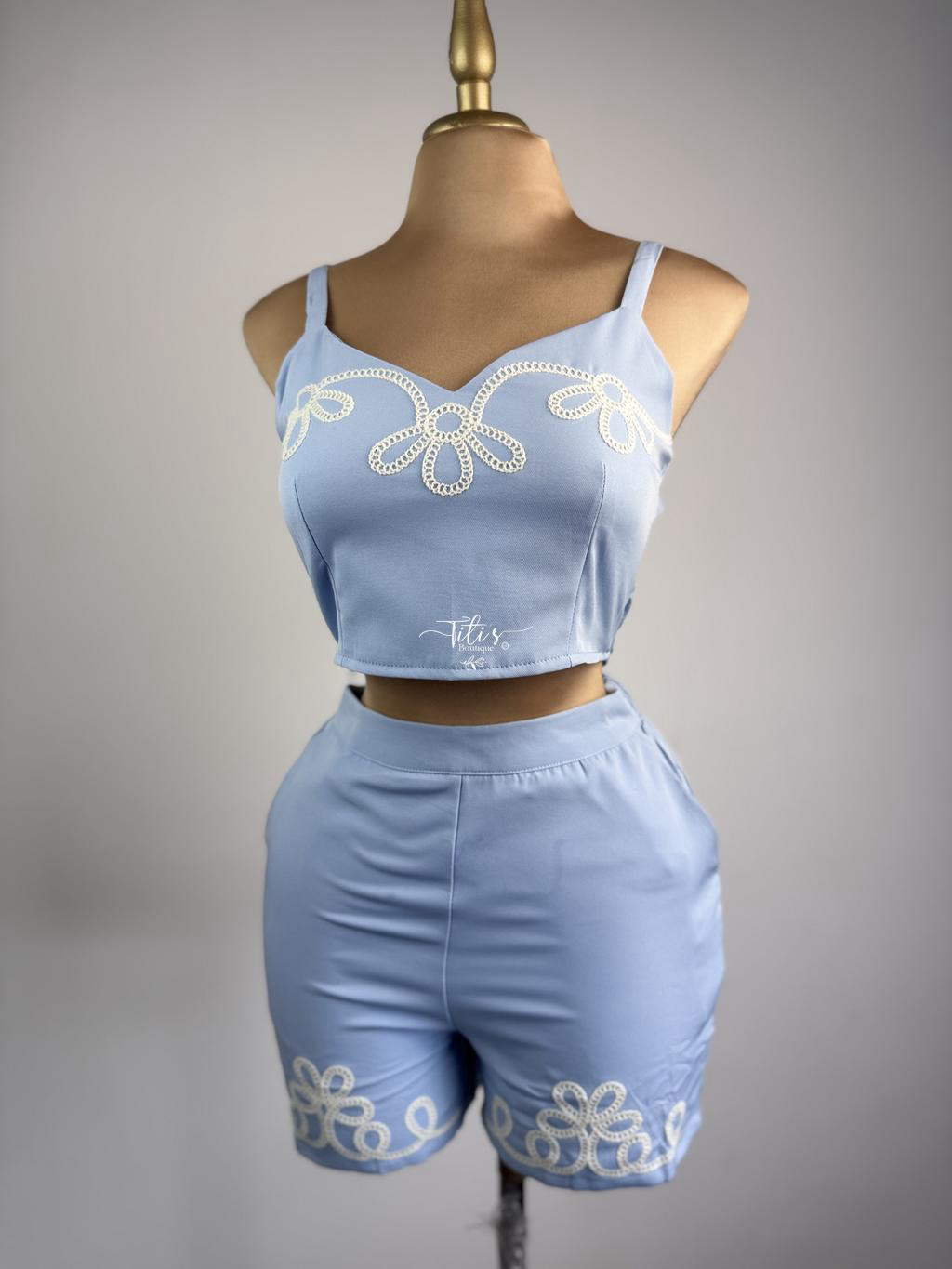 Conjunto Shorts Bordado Celeste