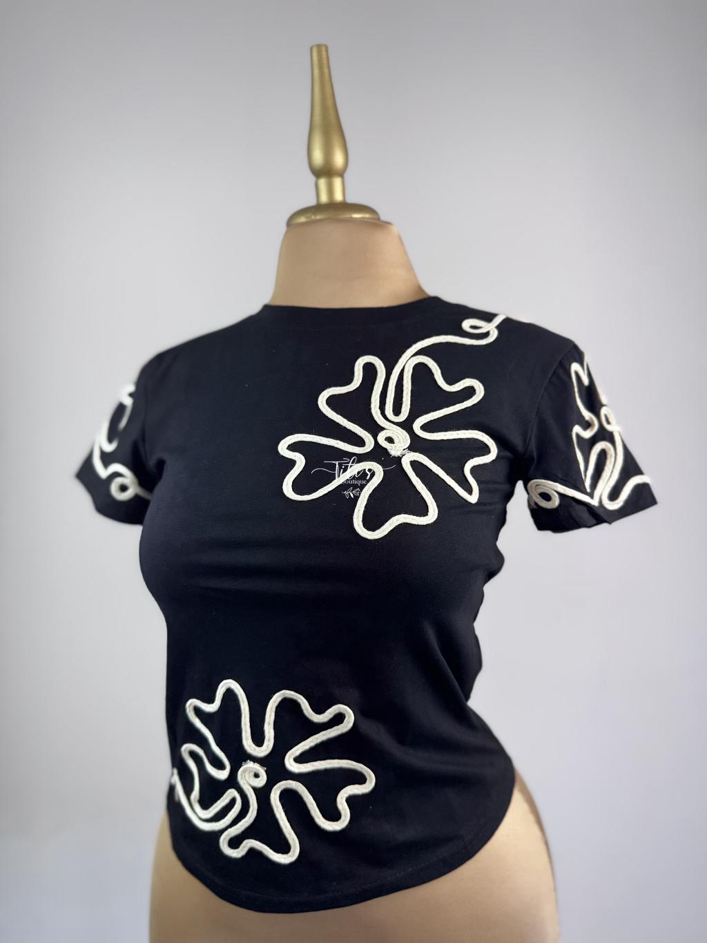 Blusa Bordada Flor Negro