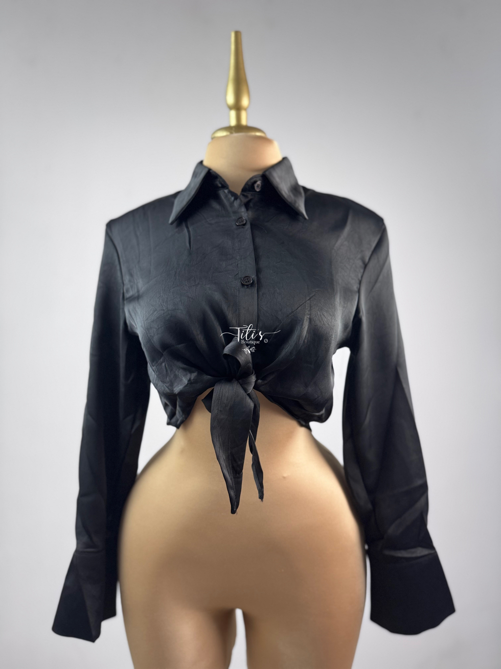 Blusa Corta Botones Manga Larga Negro 