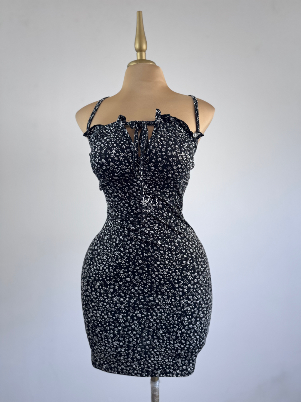 Vestido Corto Flores Negro 