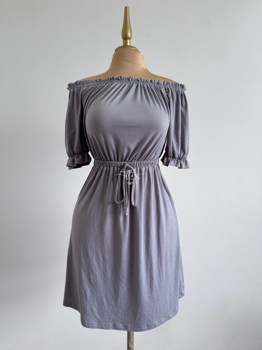 Vestido Corto Sin Hombro Gris