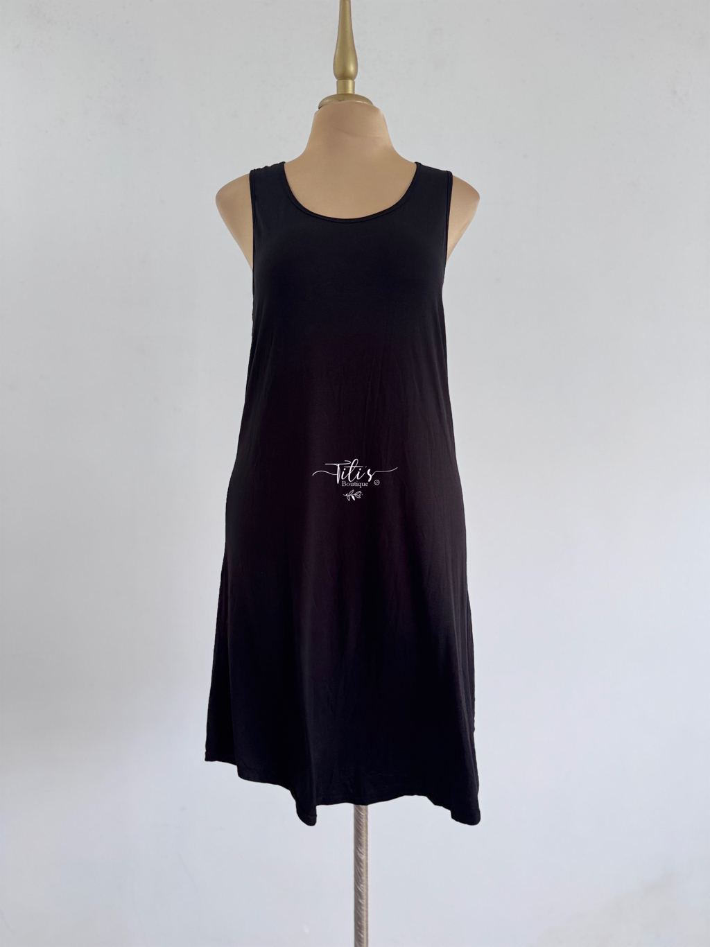 Vestido Corto Sin Manga Negro 